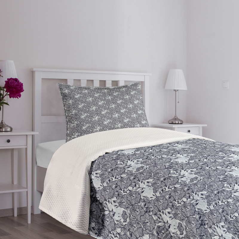 Detailed Bindweed Flowers Bedspread Set