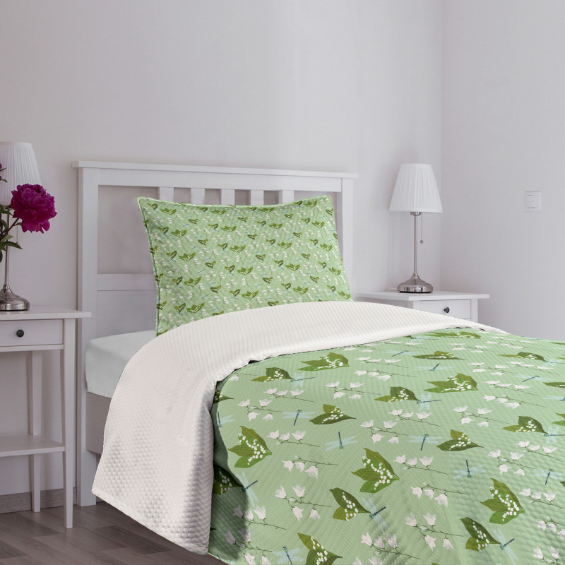 Dragonflies and Campanulas Bedspread Set