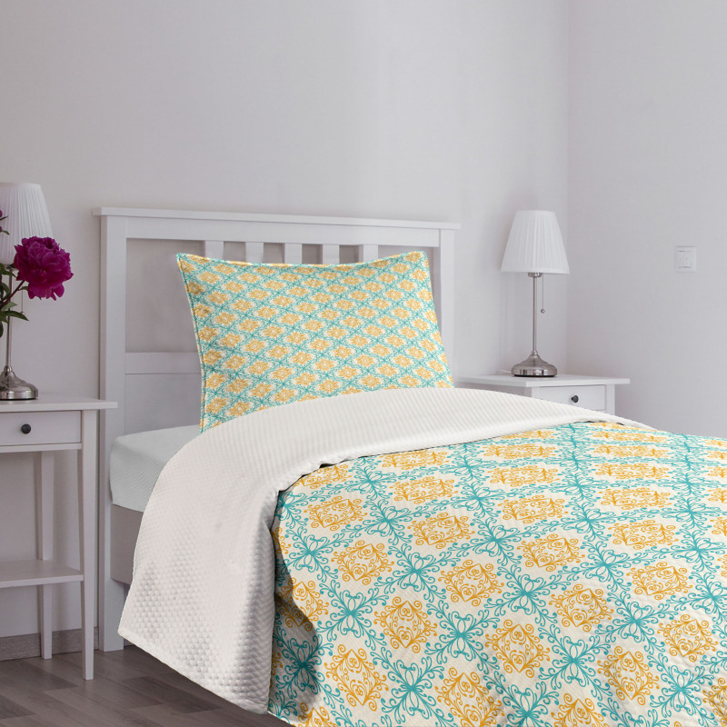 Thin Line Curlicue Damask Bedspread Set