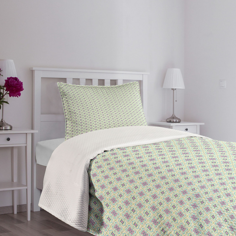 Traditional Floral Pattern Bedspread Set