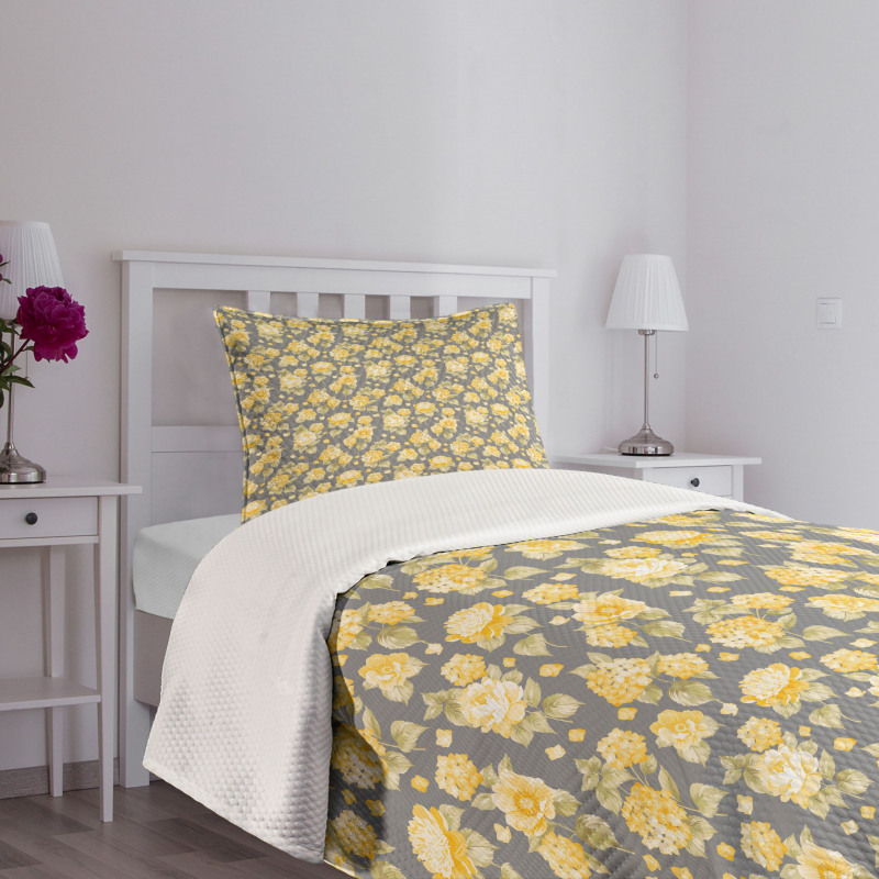Old Hydrangea Flowers Bedspread Set
