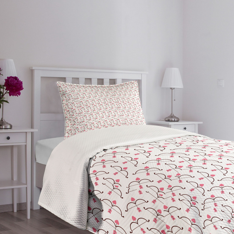 Love Arrows Motif Bedspread Set