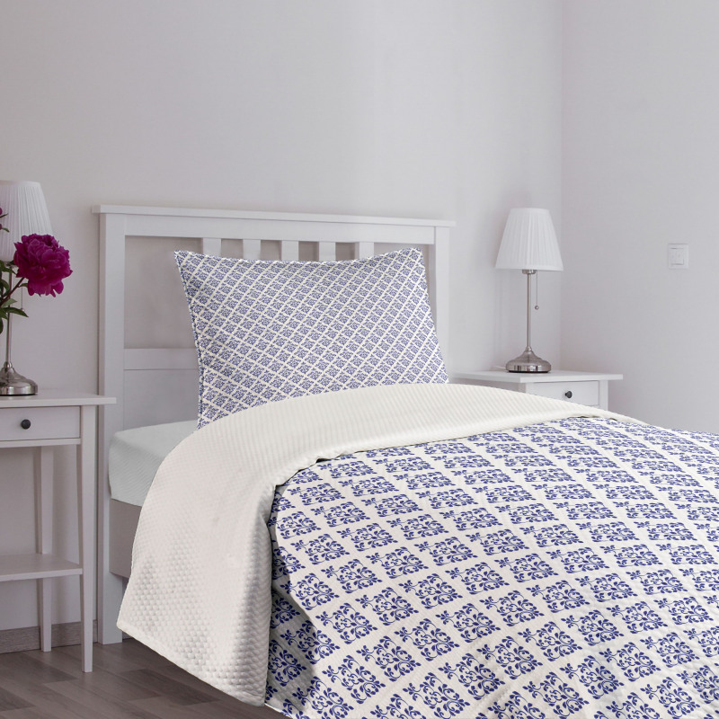 Monochrome Damask Leaves Bedspread Set