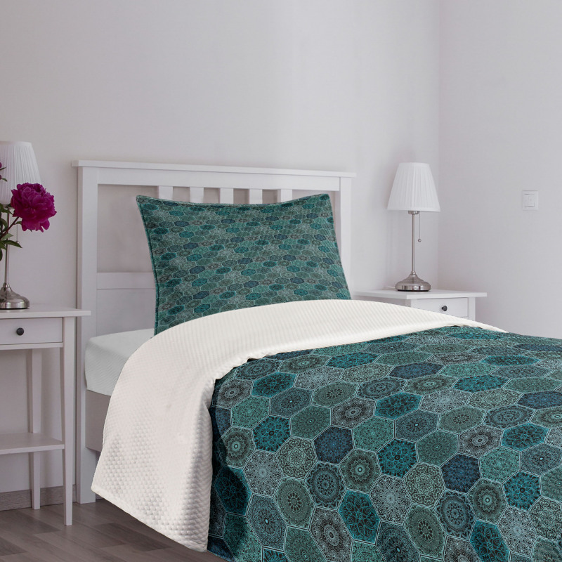 Patchwork Floral Style Bedspread Set