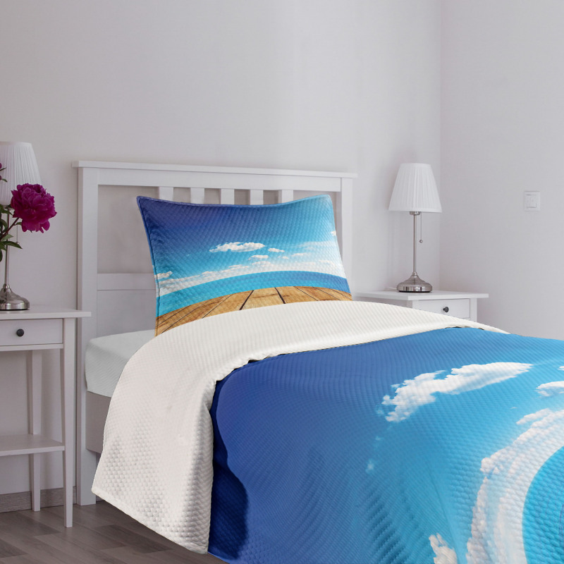 Seascape Cloudy Beach Bedspread Set