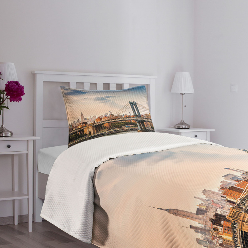 Manhattan Bridge in NYC Bedspread Set