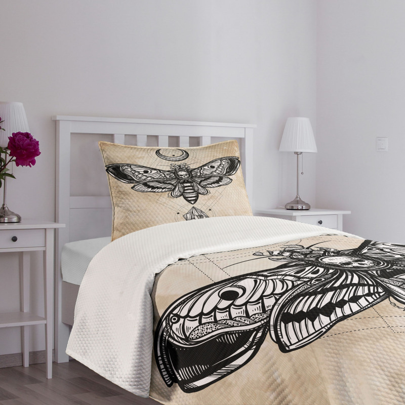 Hawk Moth Skull Magic Bedspread Set