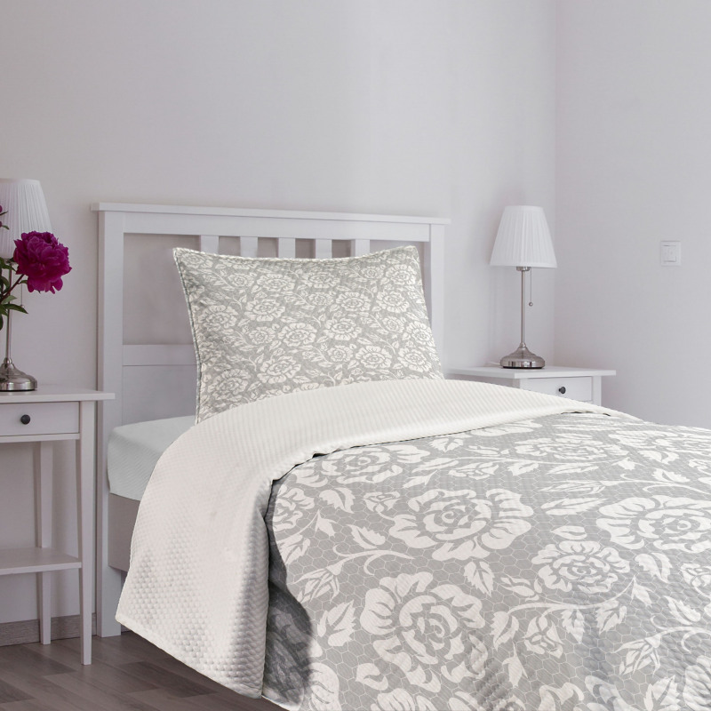 Vintage Style White Roses Bedspread Set