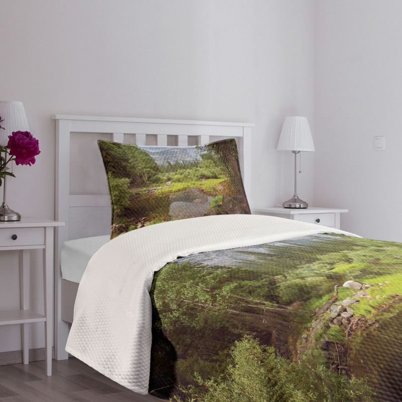 Spring Forest Mountain Bedspread Set