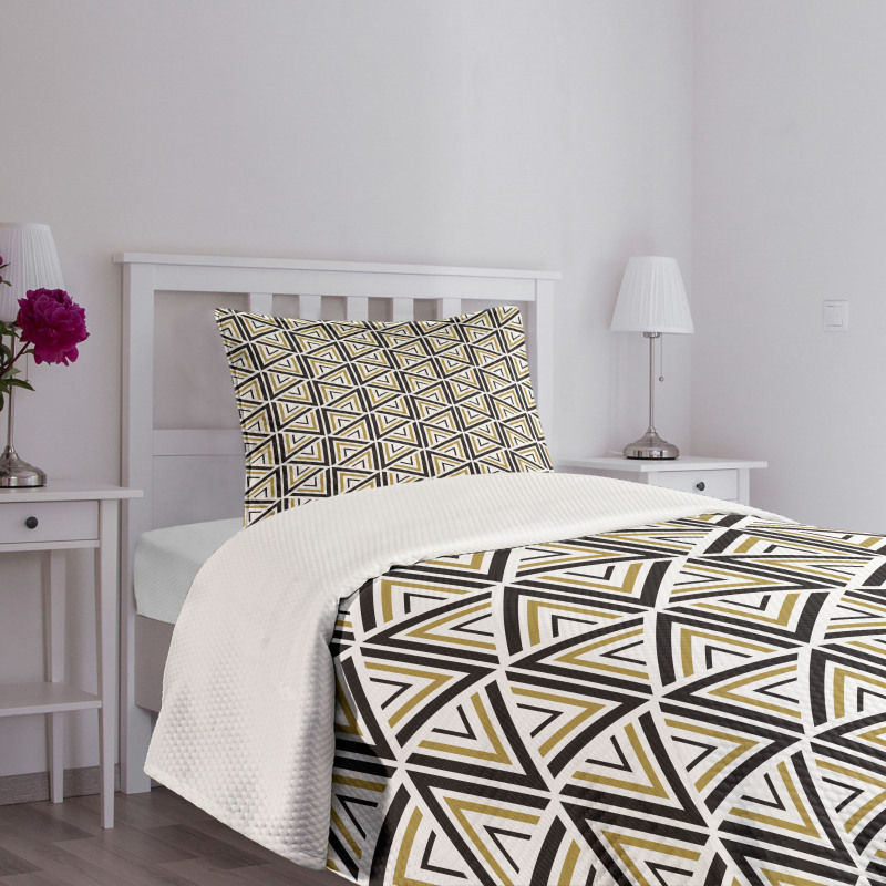 Triangle Shaped Lines Bedspread Set