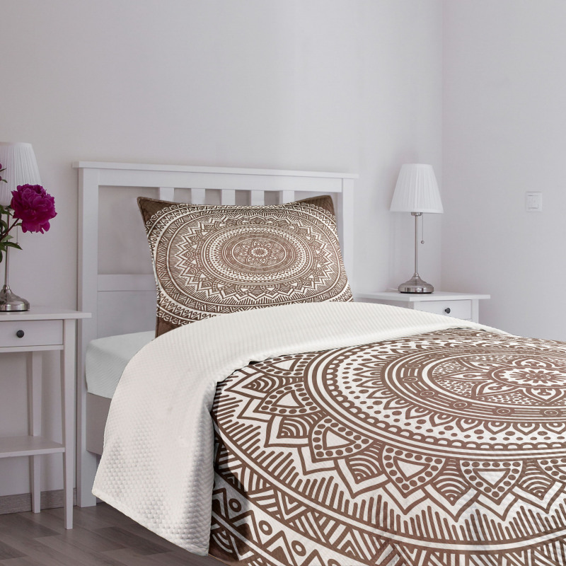 Detailed Round Flower Bedspread Set