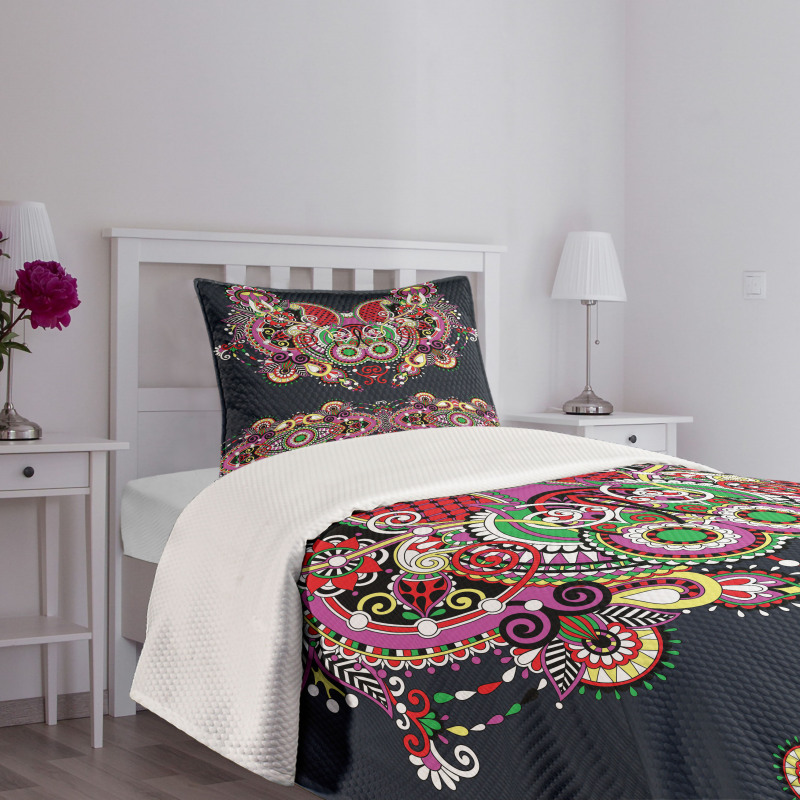 Ornate Paisley Features Bedspread Set