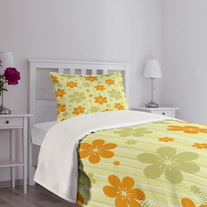 Retro Graphic Flowers Bedspread Set