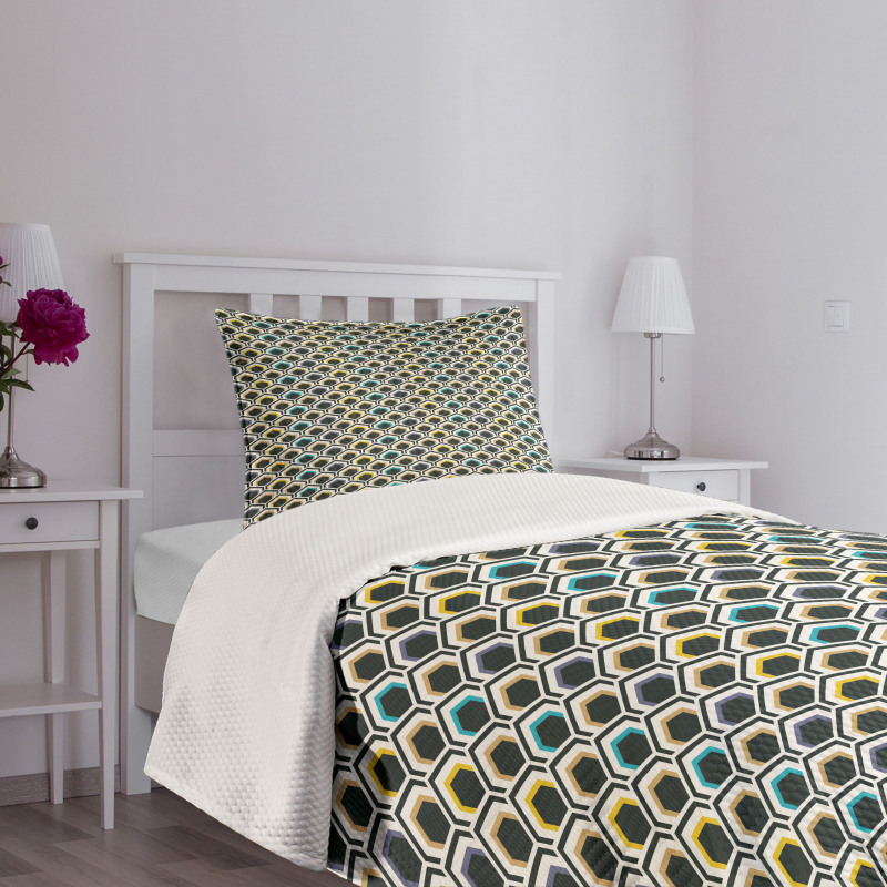 Hexagonal Overlapping Bedspread Set