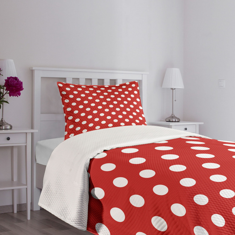 Polka Dots Circular Forms Bedspread Set
