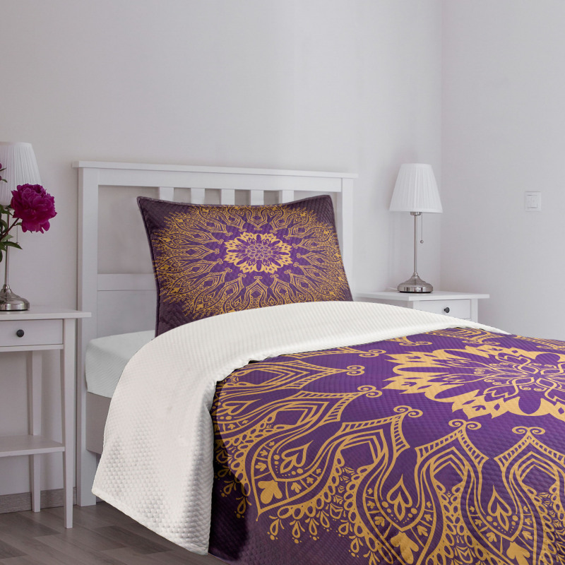 Round Folkloric Pattern Bedspread Set