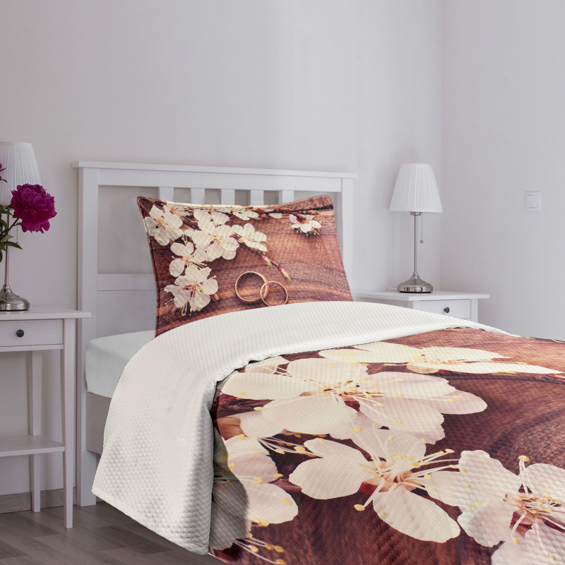 Flowers Rings Wooden Bedspread Set