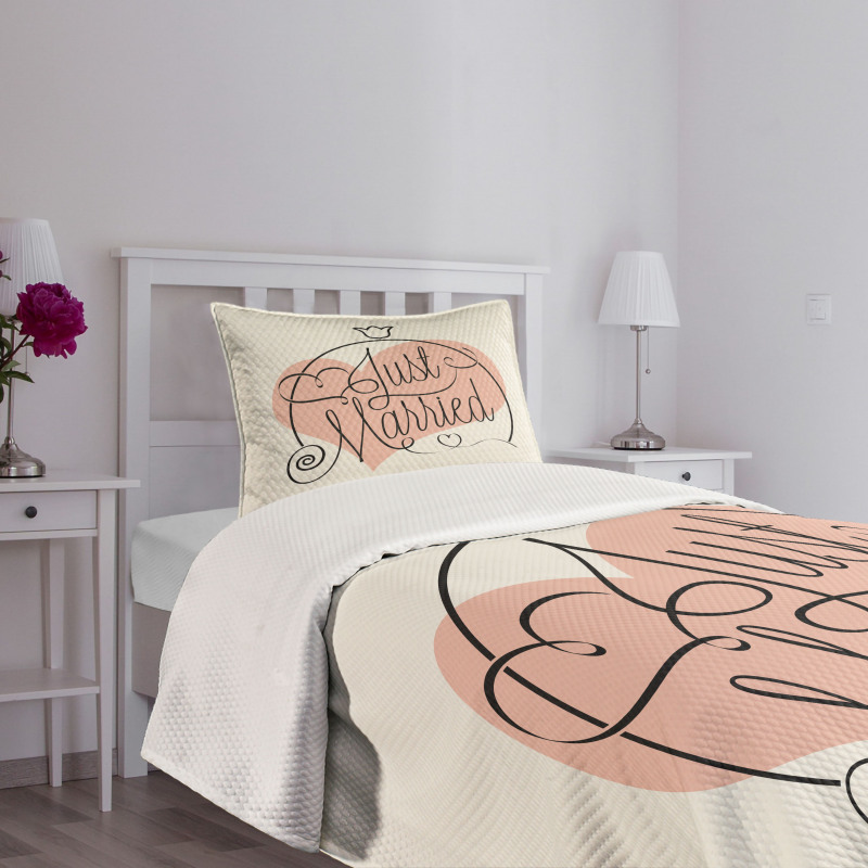 Just Married Tulip Heart Bedspread Set