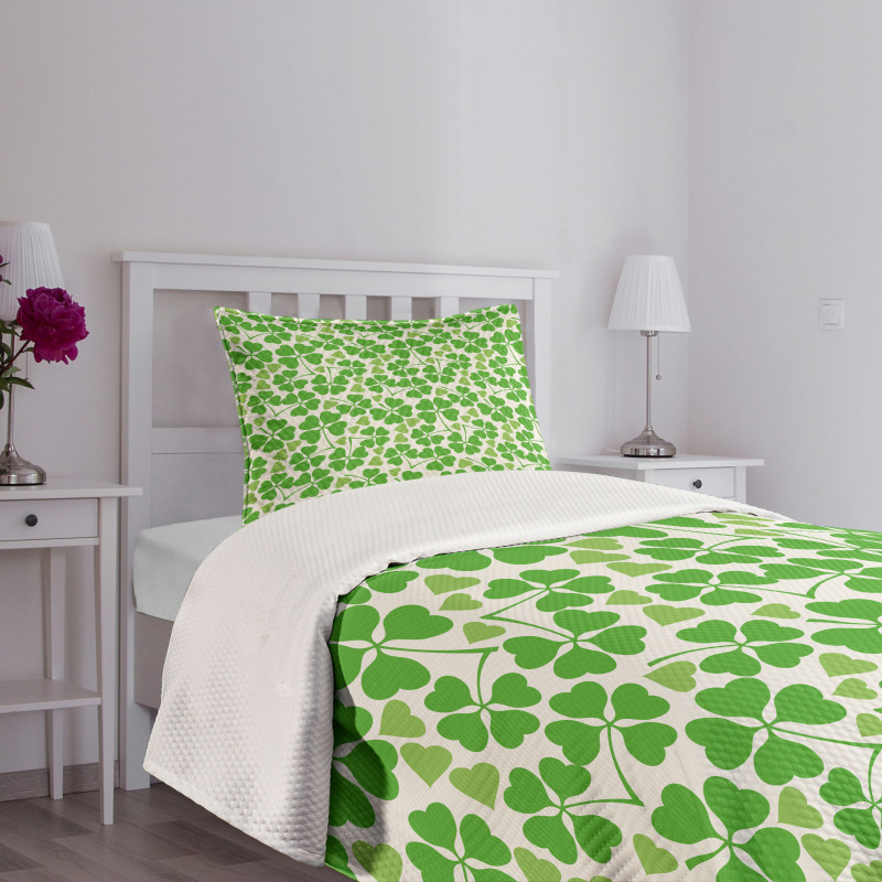 Gaelic Nature Clovers Bedspread Set