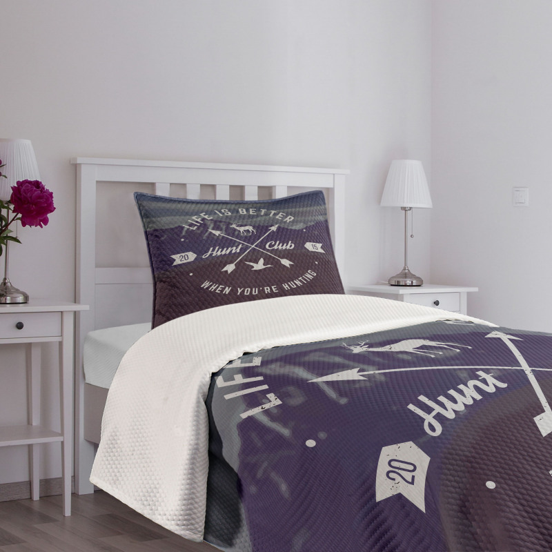 Grunge Emblem Bedspread Set