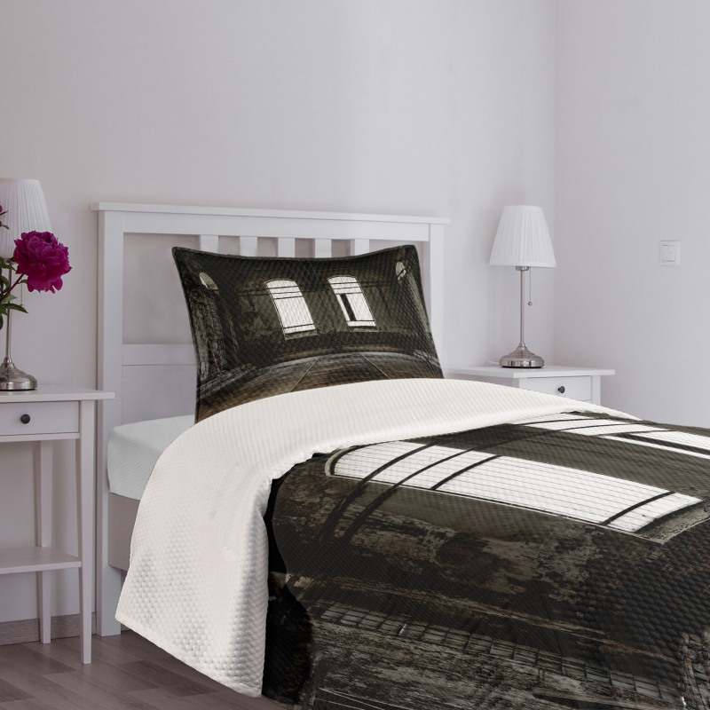 Wrecked Walls Bedspread Set