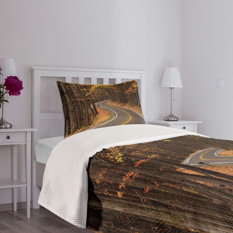 Roadway Mountains Travel Bedspread Set