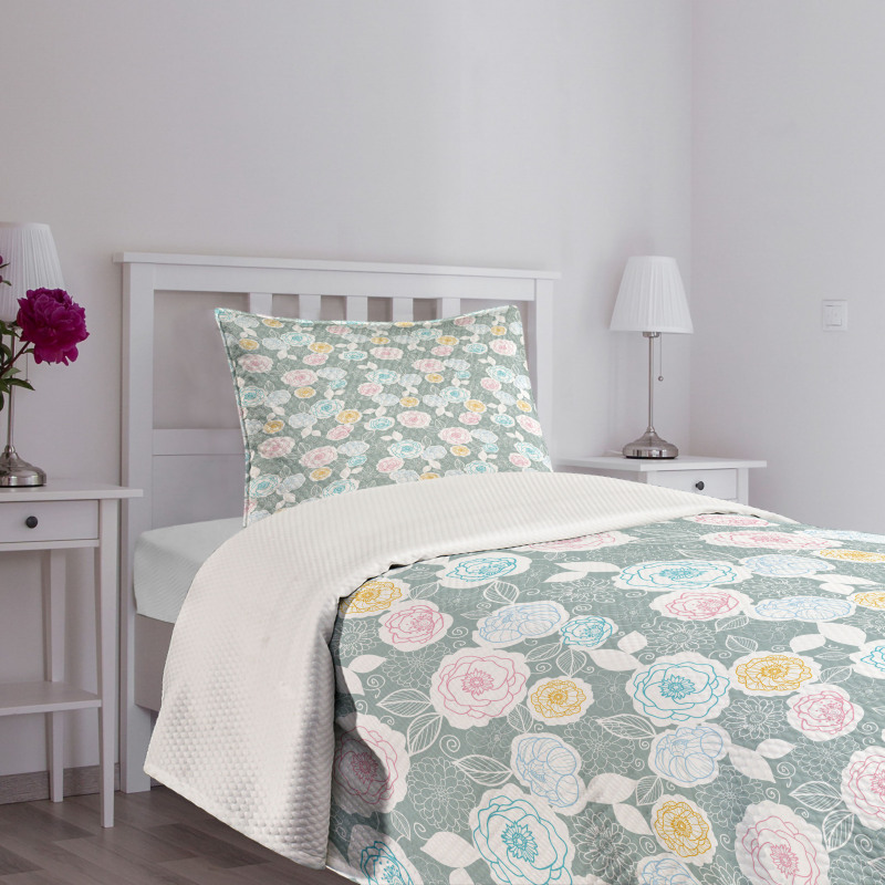 Ornate Spring Yard Theme Bedspread Set