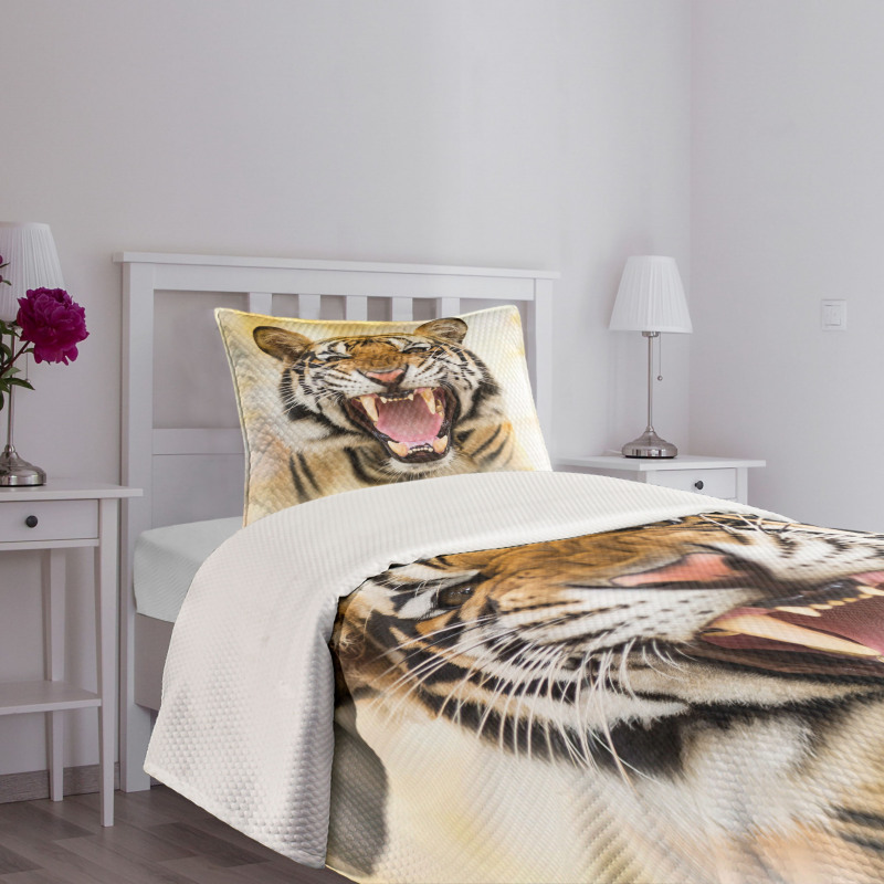 Young Panthera Growling Bedspread Set