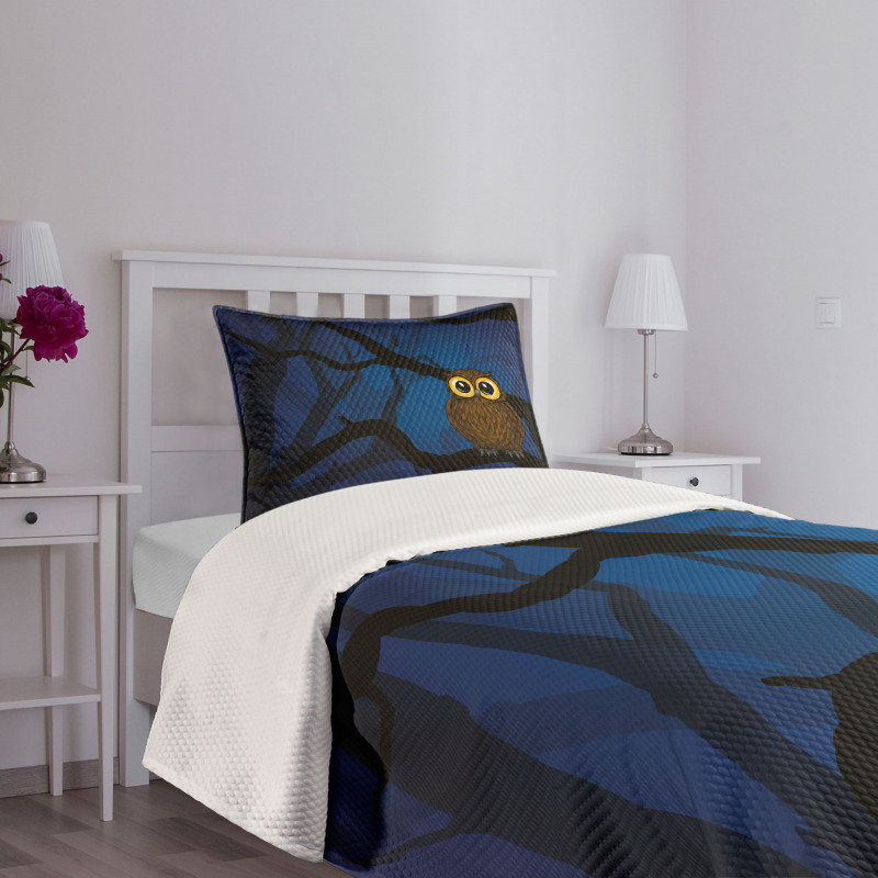 Owl on Tree Branch Bedspread Set