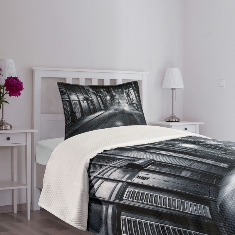 Dark Urban NYC Scenery Bedspread Set