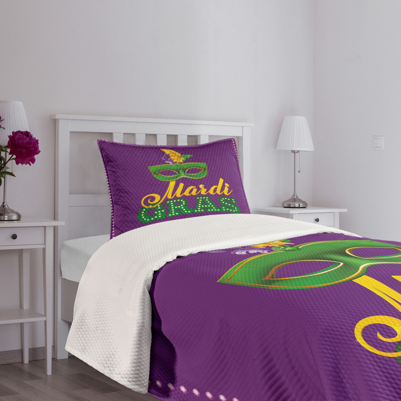 Green Mask Feathers Bedspread Set