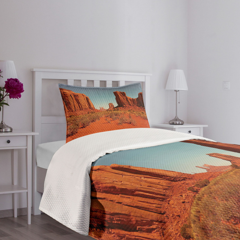 Hot Day Monument Valley Bedspread Set