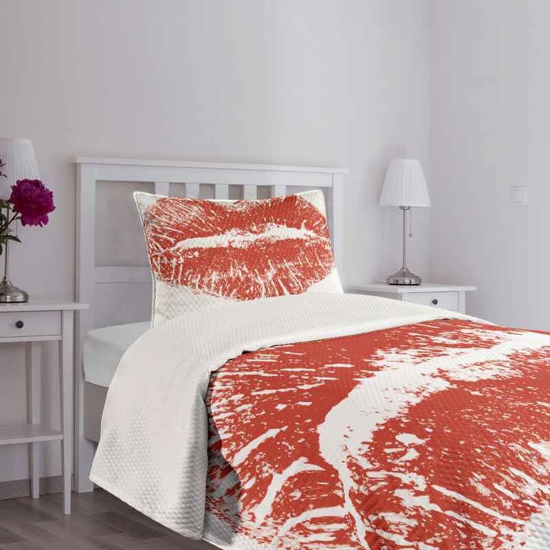 Heart Shaped Lipstick Mark Bedspread Set