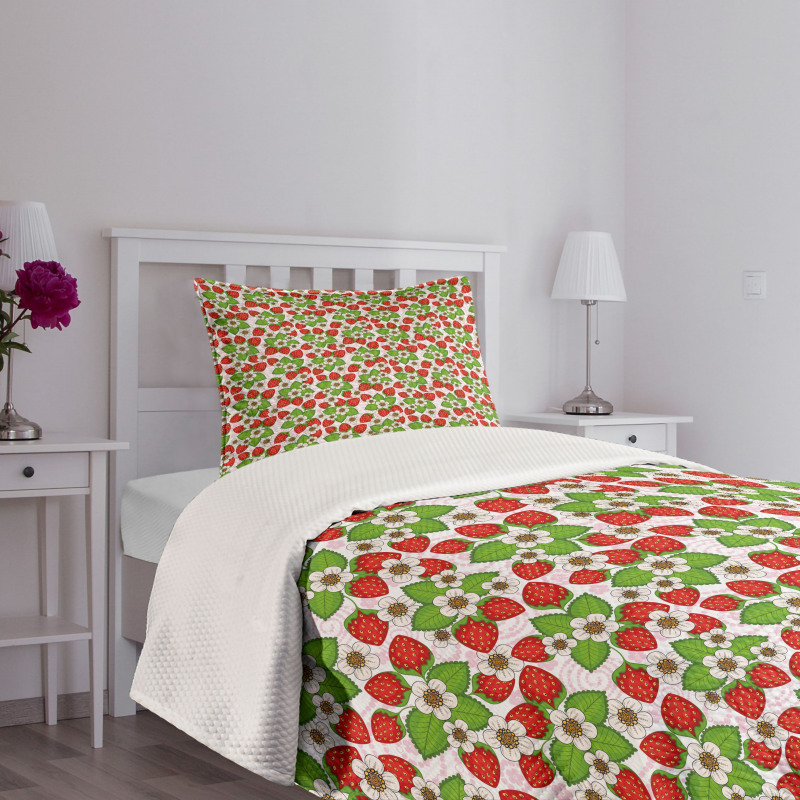 Strawberries Summertime Bedspread Set