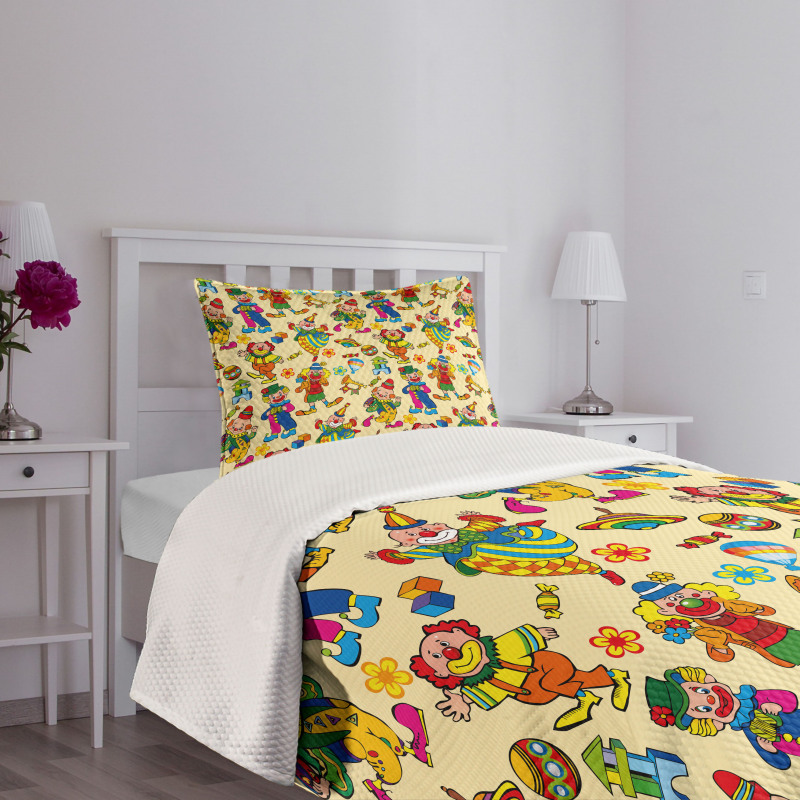 Funny Cartoonish Clowns Bedspread Set