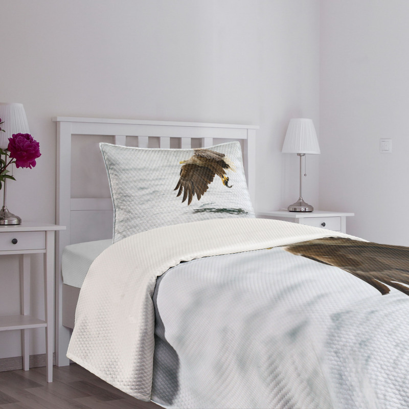 Bird with White Feathers Bedspread Set