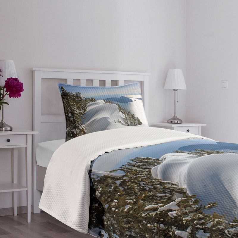 Pacific Ocean Mountains Bedspread Set