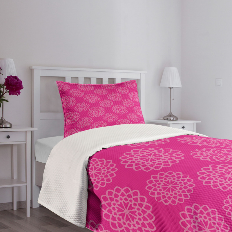 Geometric Flower Motif Bedspread Set