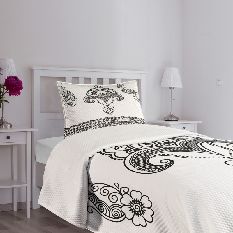 Floral Pattern Doodle Ornate Bedspread Set