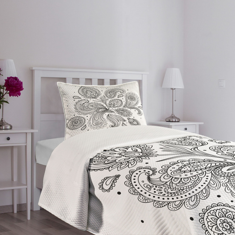 Circles Lines Monochrome Bedspread Set