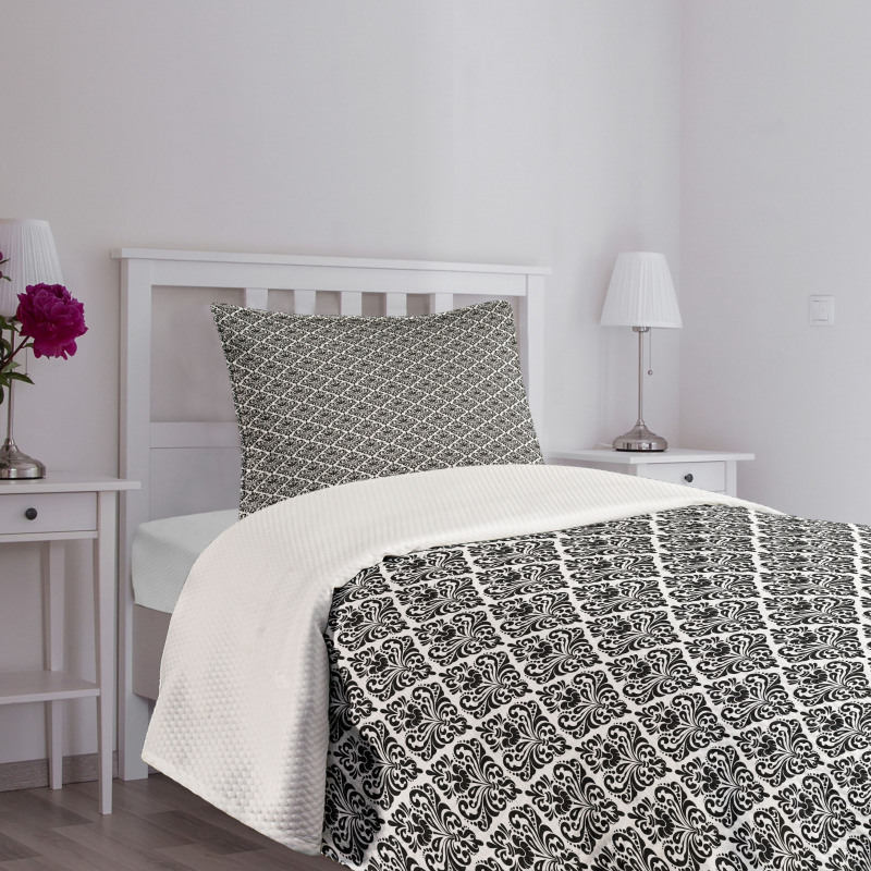Old Blossom with Curves Bedspread Set