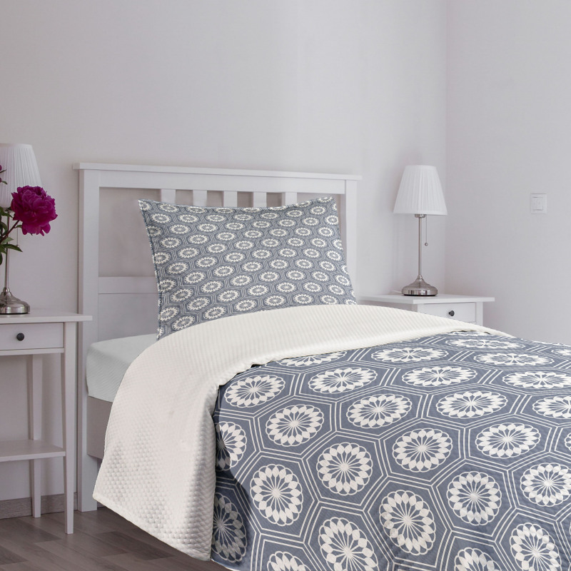 Hexagonal Pattern Bedspread Set