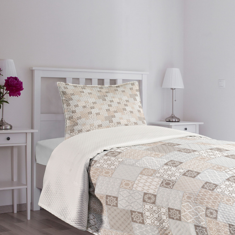 Oriental Checkered Motif Bedspread Set