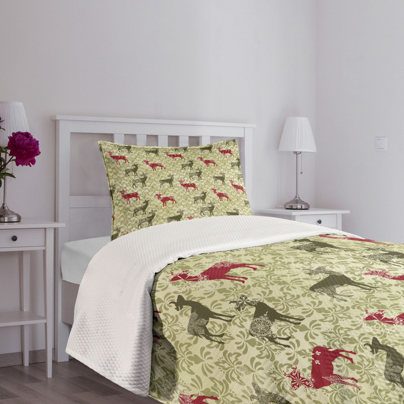 Damask Pattern Bedspread Set