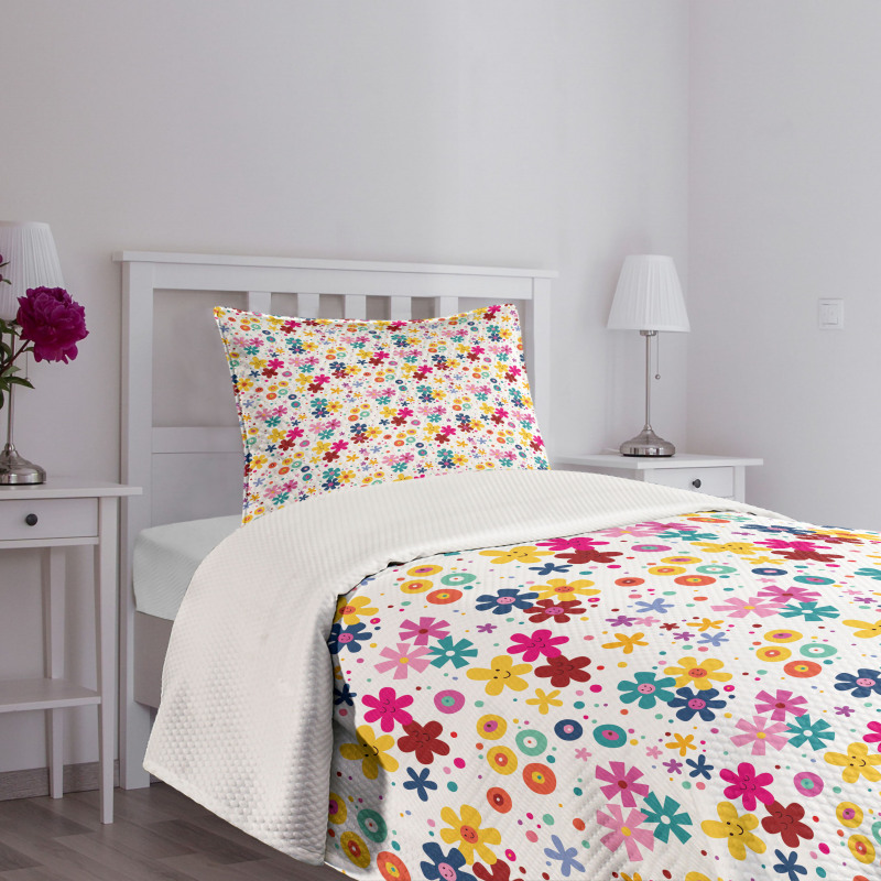 Faces Dots and Circles Bedspread Set