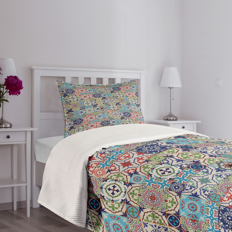 Complex Floral Design Bedspread Set
