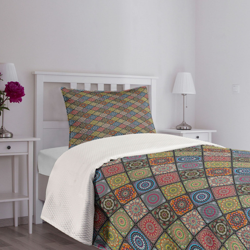 Circles in Rectangles Bedspread Set