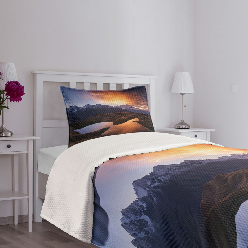 Mountain Lake Koruldi Bedspread Set