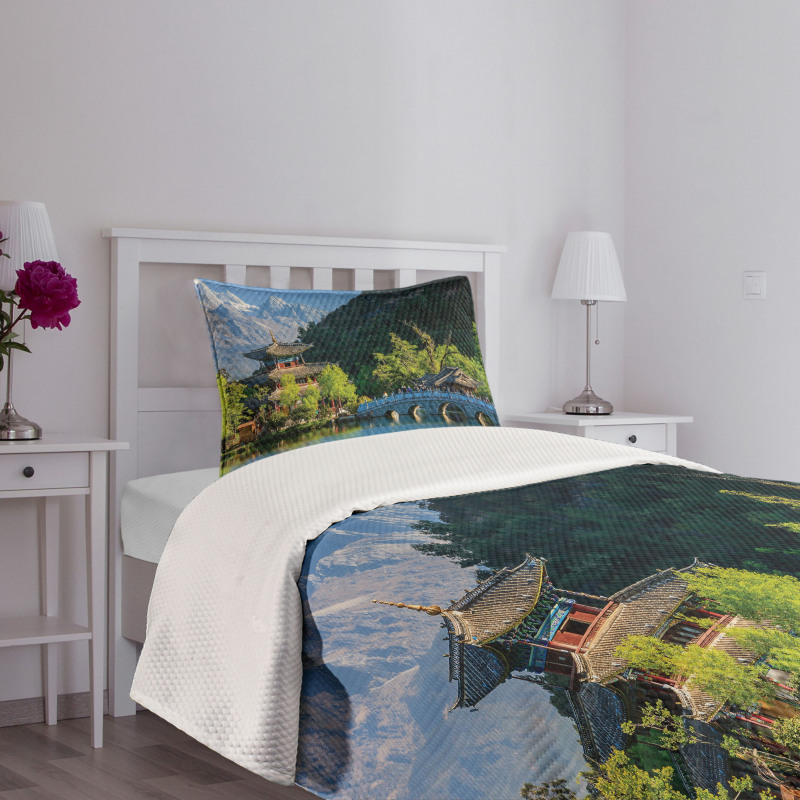 Old Town by Water Bedspread Set