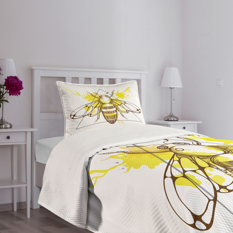 Color Splashed Bee Bedspread Set
